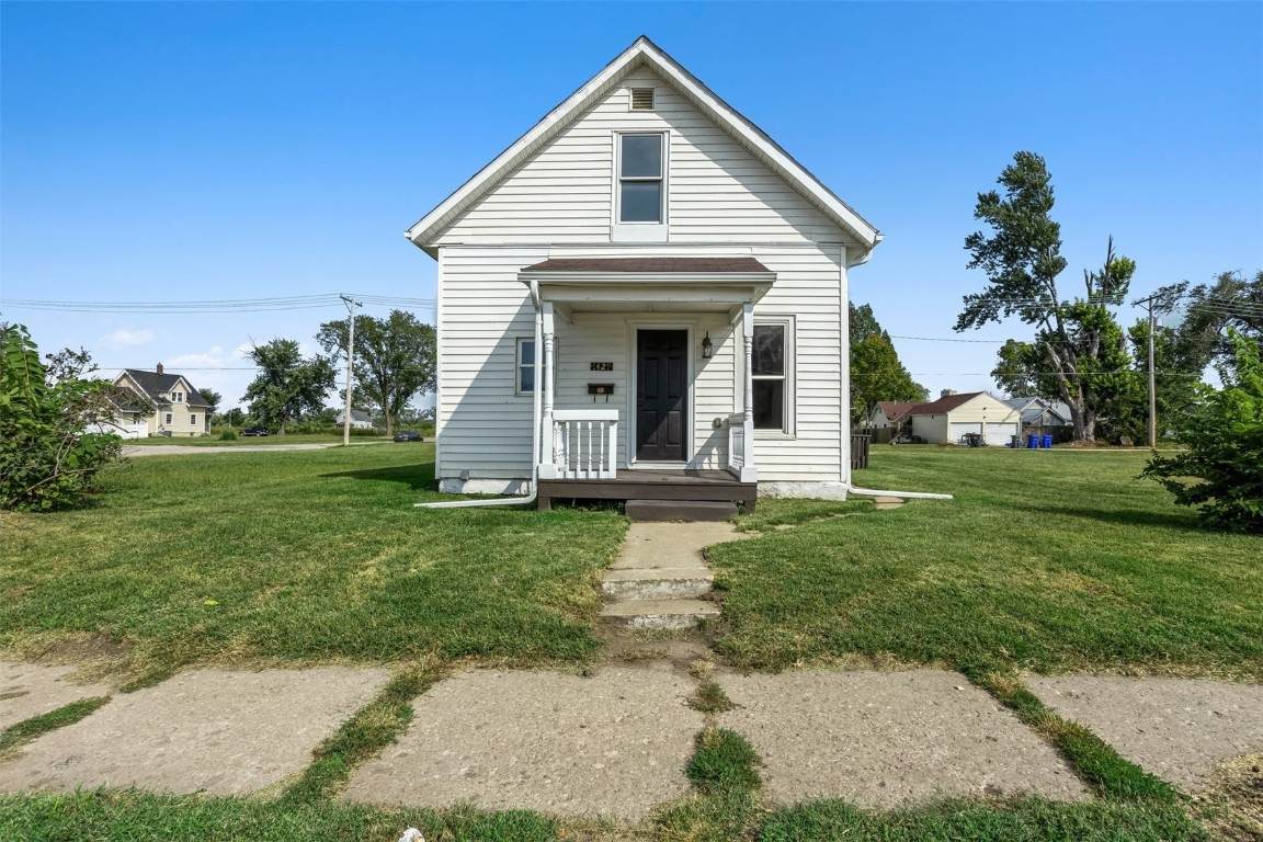 1427 Ellis Boulevard - Photo 1