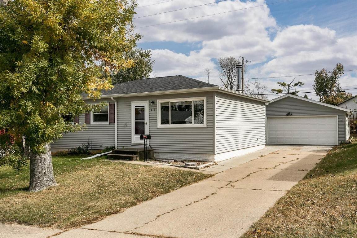 835 5th Street - Photo 1