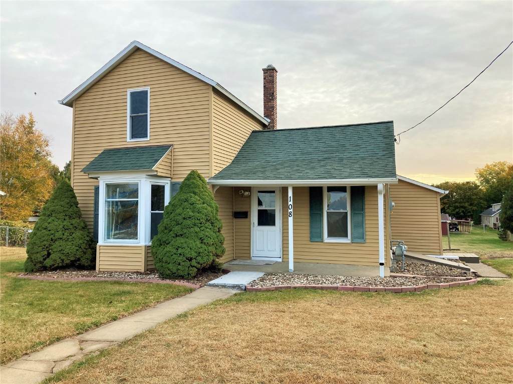 108 8th Ave - Photo 1