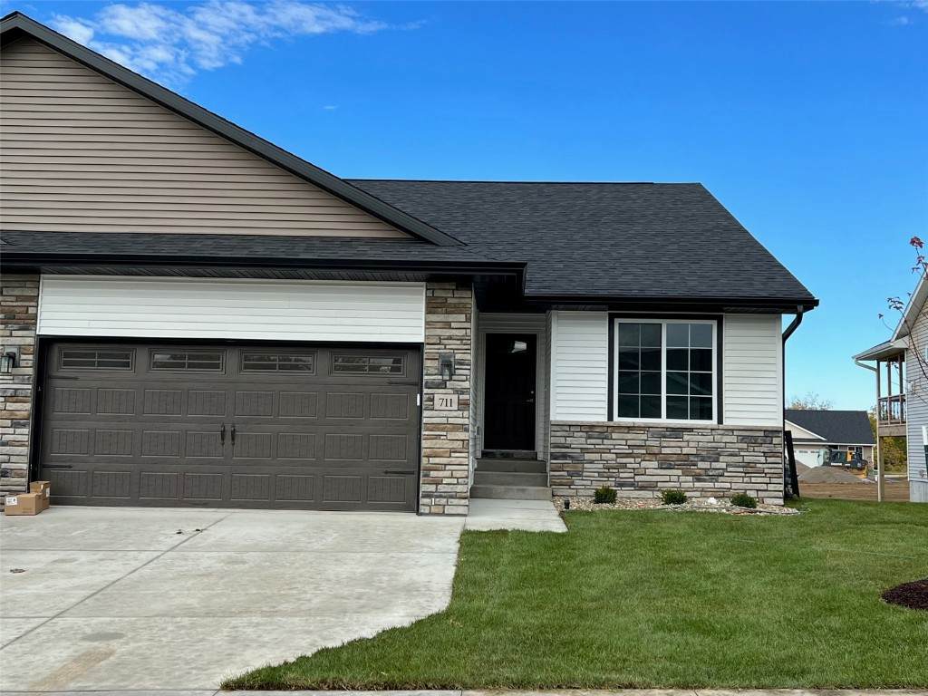 703 Creekside Drive - Photo 1