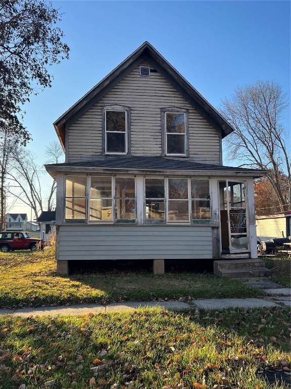 1502 6th Ave - Photo 1