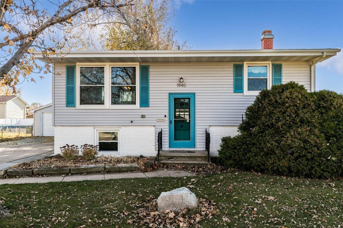 1945 Daleview Drive - Photo 1