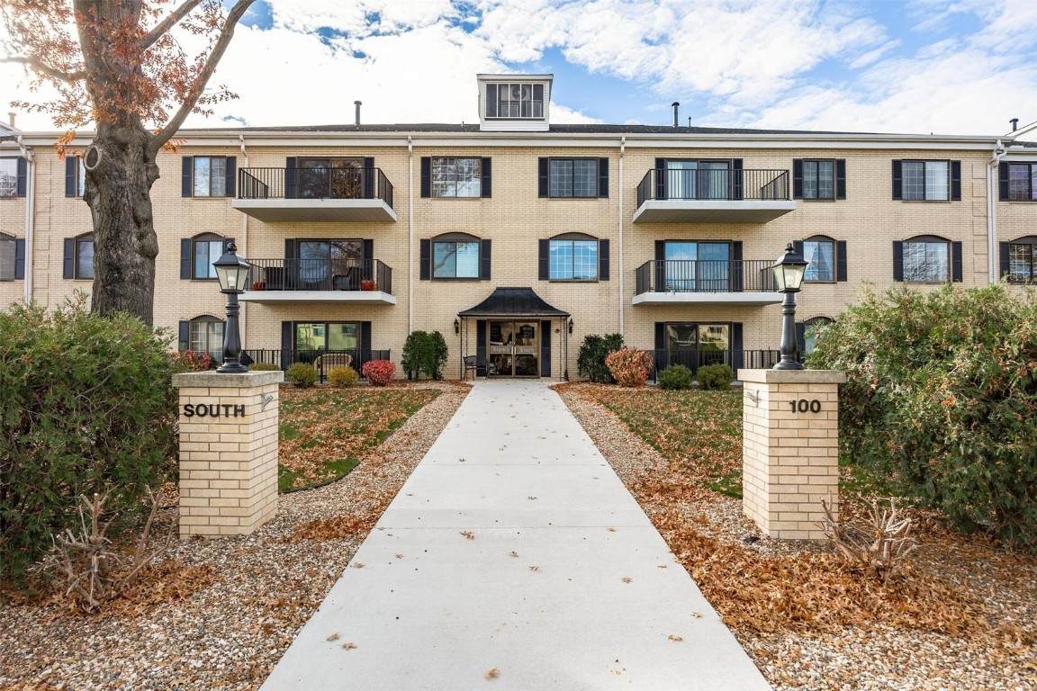 100 Thompson Drive - Photo 1