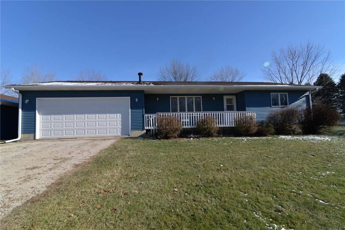 413 Maple Lane - Photo 1