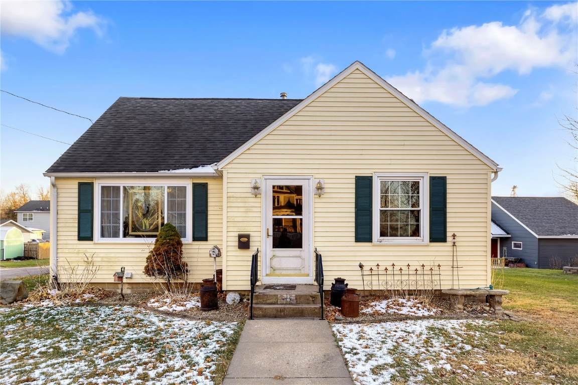 914 5th Street - Photo 1