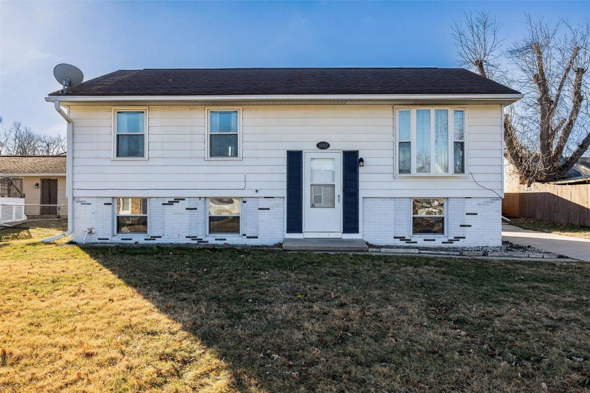 3017 Pebble Dr - Photo 1