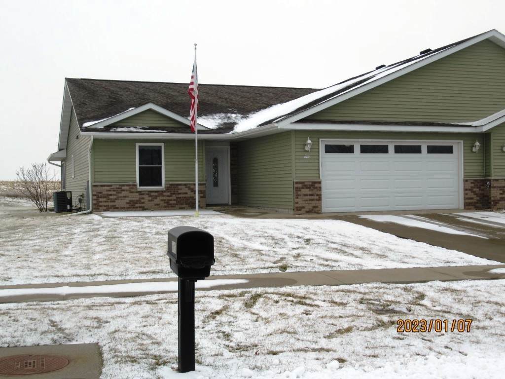 1102 Parkview Drive - Photo 1