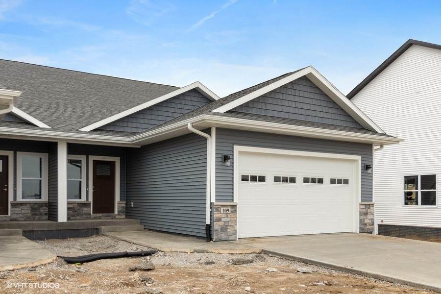 921 Oakland Trail - Photo 1