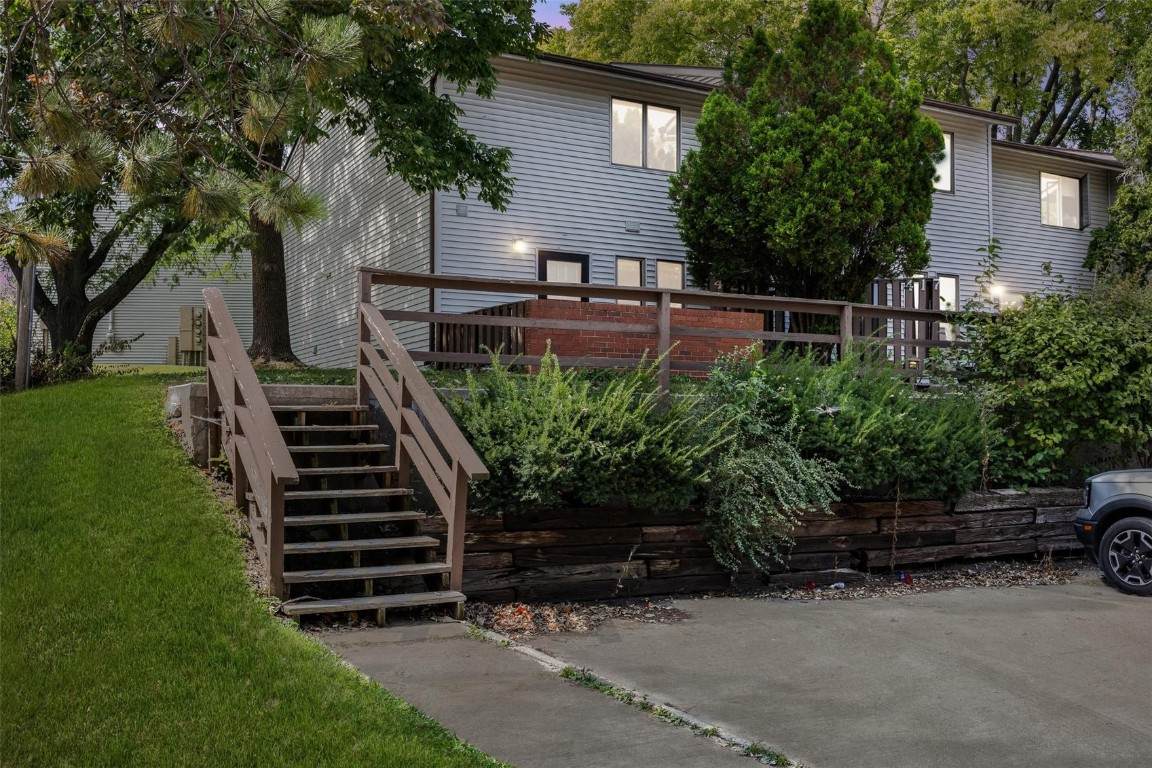 421 Samoa Dr - Photo 1