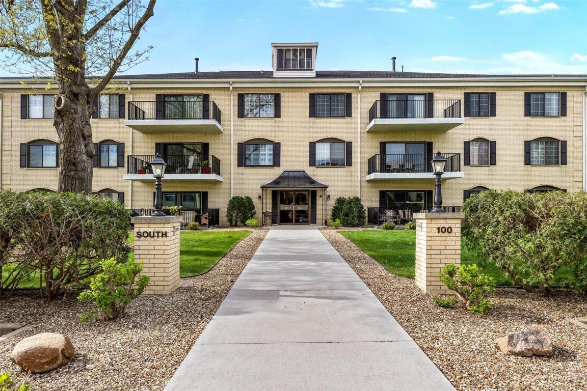 100 Thompson Drive - Photo 1