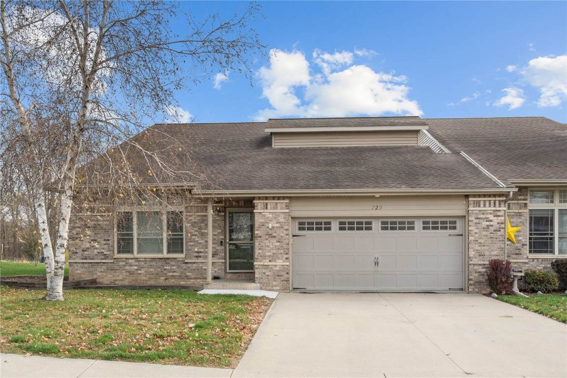 729 Dakota Street - Photo 1