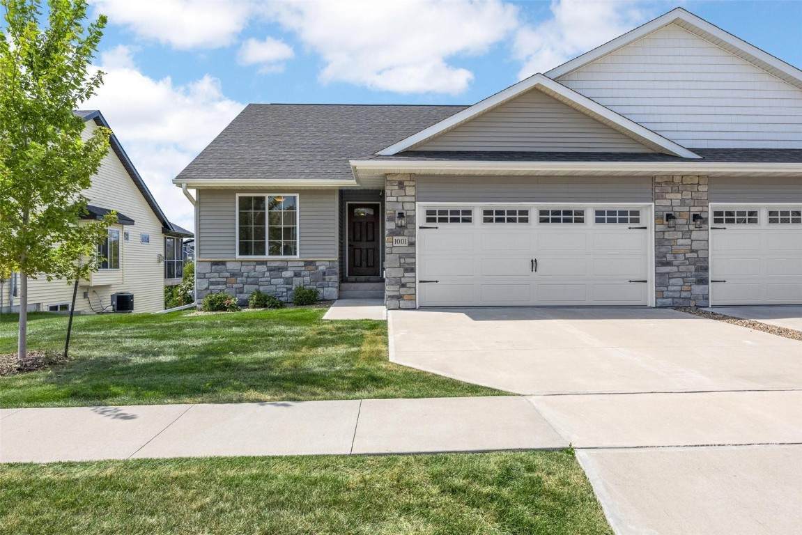 1001 Hillside Drive - Photo 1