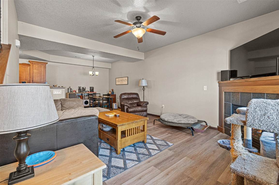 https://bt-photos.global.ssl.fastly.net/cedarrapids/orig_boomver_1_2501799-2.jpg