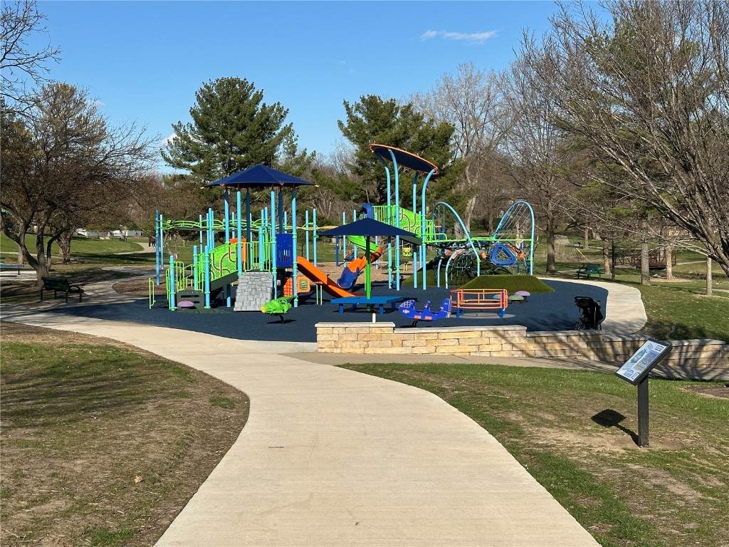 https://bt-photos.global.ssl.fastly.net/cedarrapids/orig_boomver_1_2502549-2.jpg