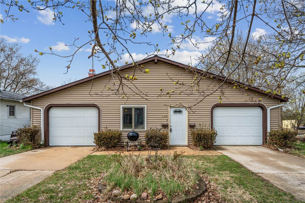 608 S Garnavillo St - Photo 1