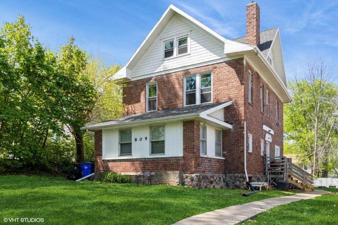 809 17th Street - Photo 1