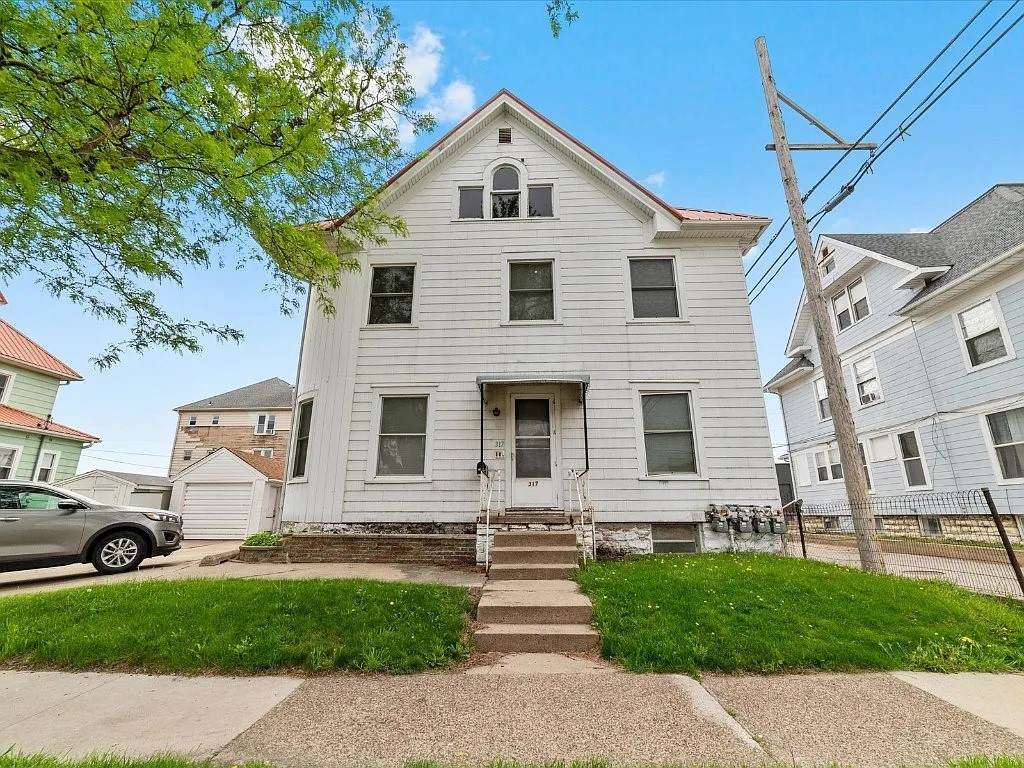 317 8th St - Photo 1