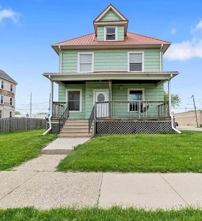 728 4th Ave - Photo 1