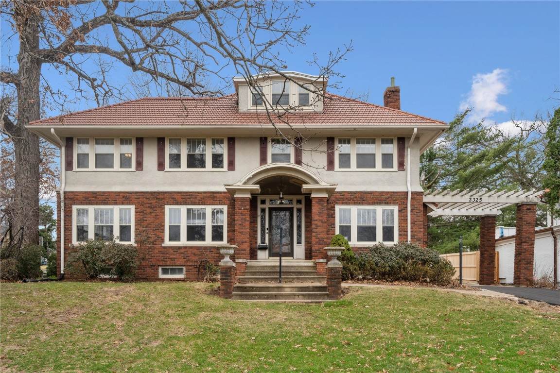 2325 Grande Avenue - Photo 1