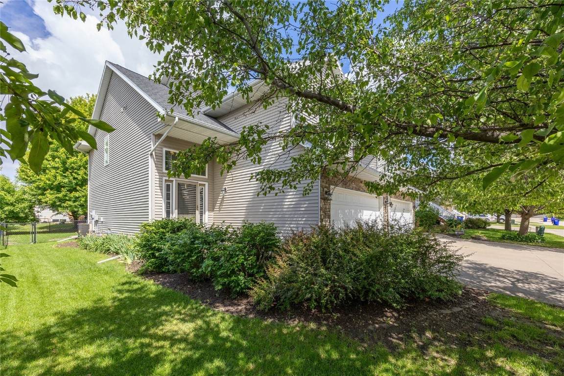 455 Mckenzie Ln - Photo 1