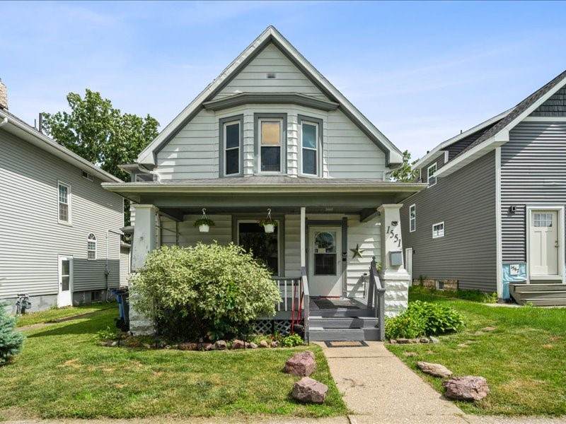 1551 C Ave Ne - Photo 1