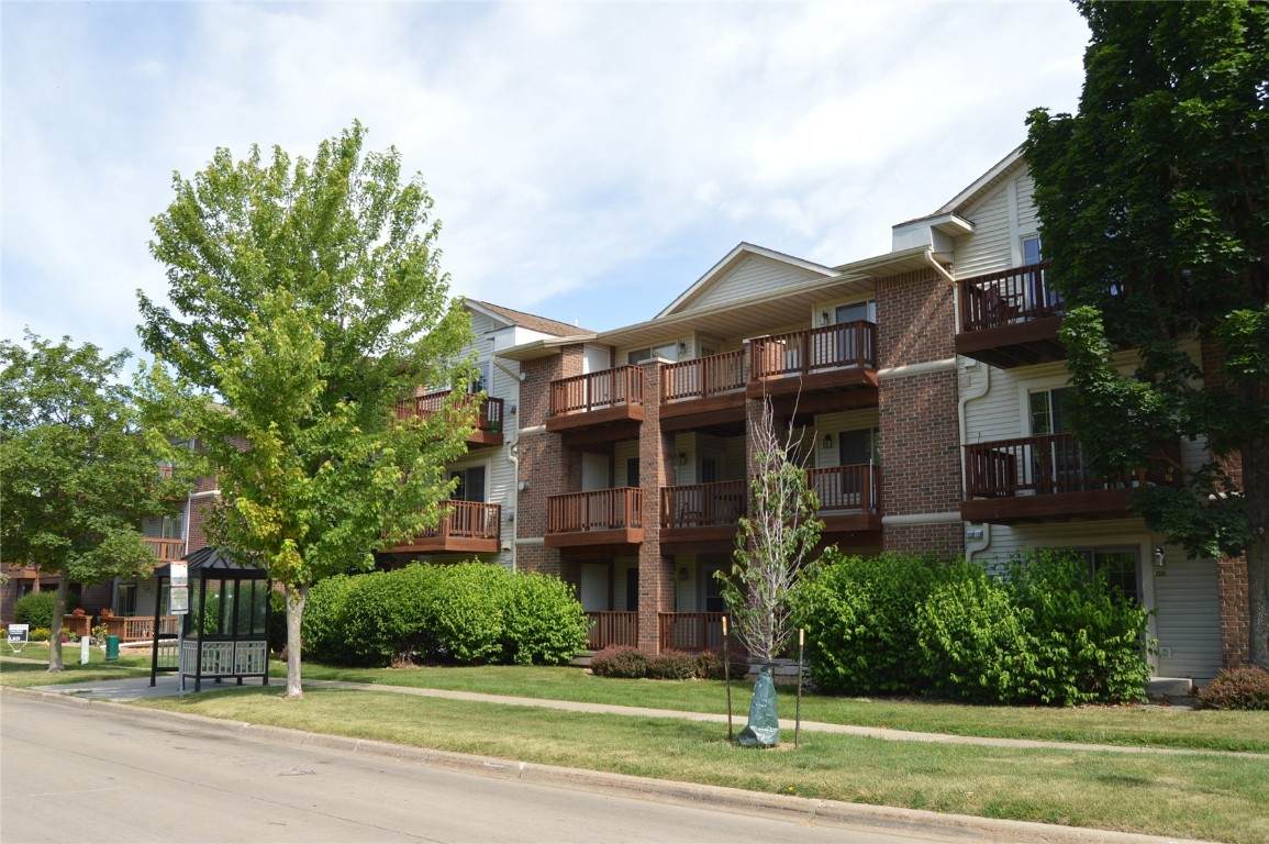 454 West Side Drive - Photo 1