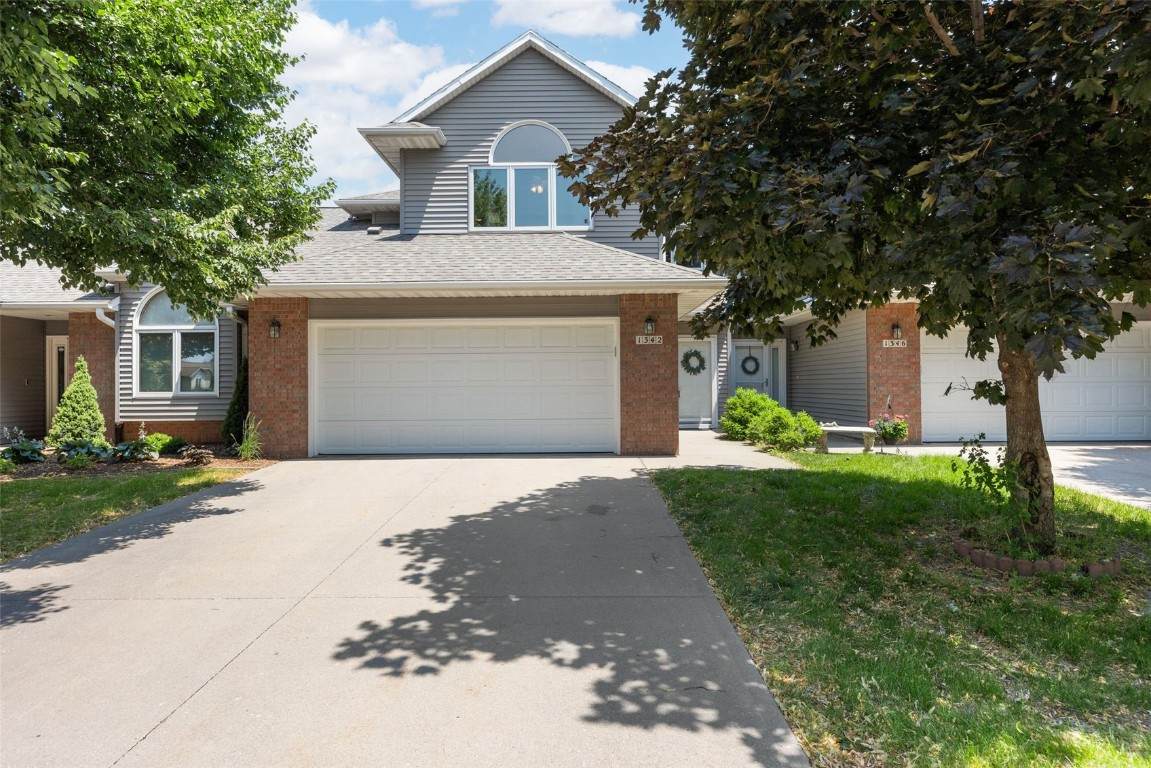 1342 Oxford Place - Photo 1