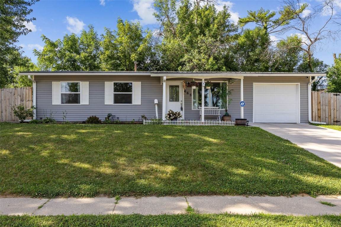 665 Hillview Drive - Photo 1