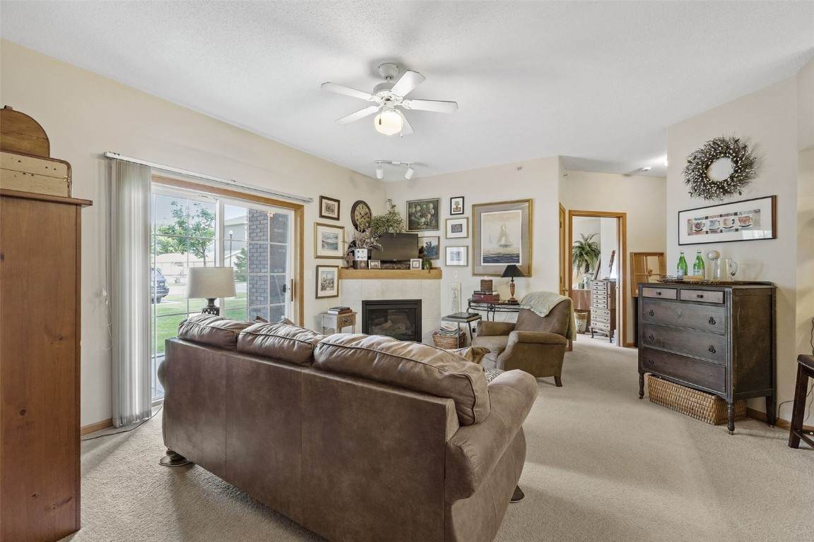 https://bt-photos.global.ssl.fastly.net/cedarrapids/orig_boomver_1_2504570-2.jpg