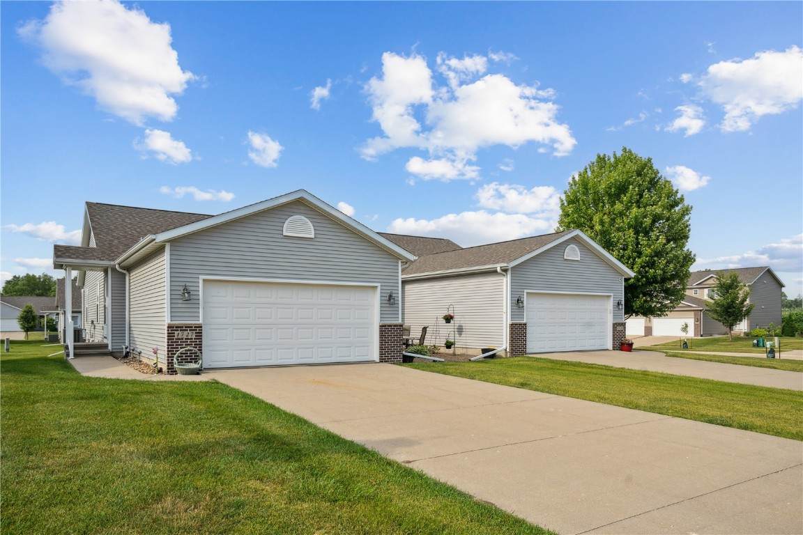 1727 Hunters Creek Way - Photo 1