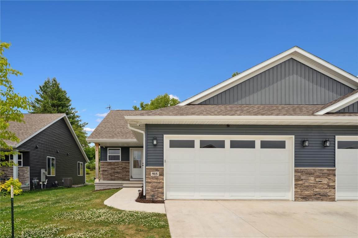 915 Prairie View Drive - Photo 1