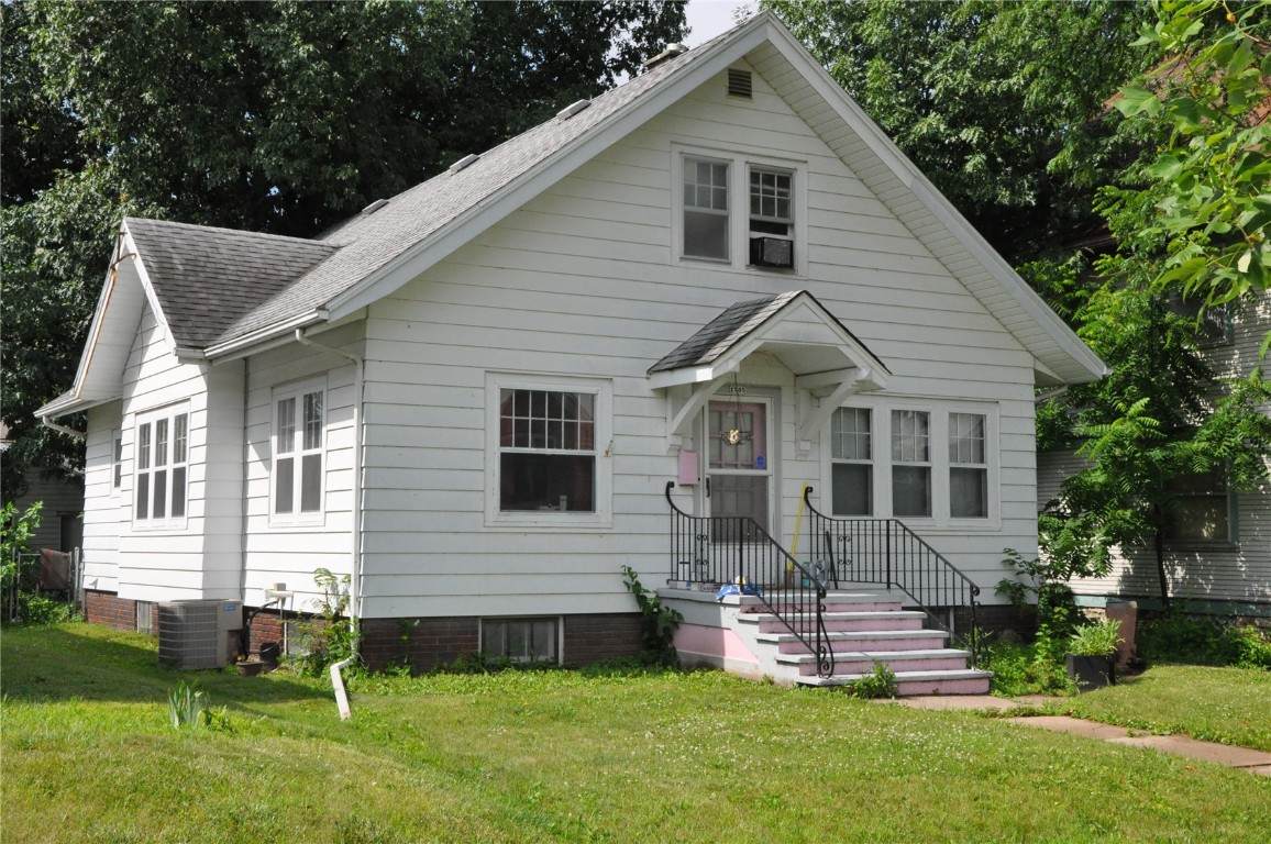 1535 6TH Avenue - Photo 1
