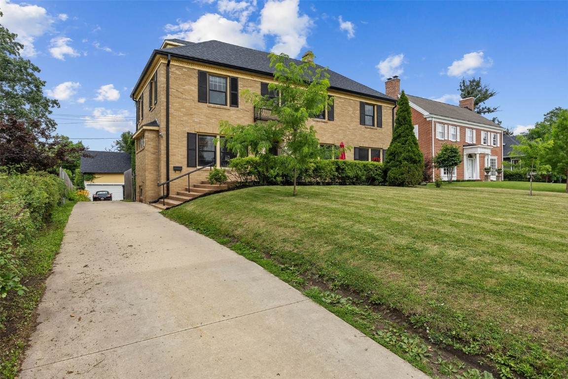 2144 Grande Avenue - Photo 1