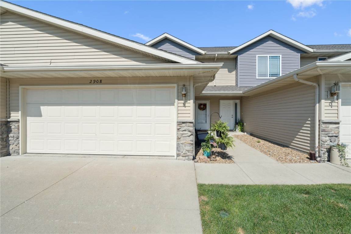 2908 Riviera Street - Photo 1