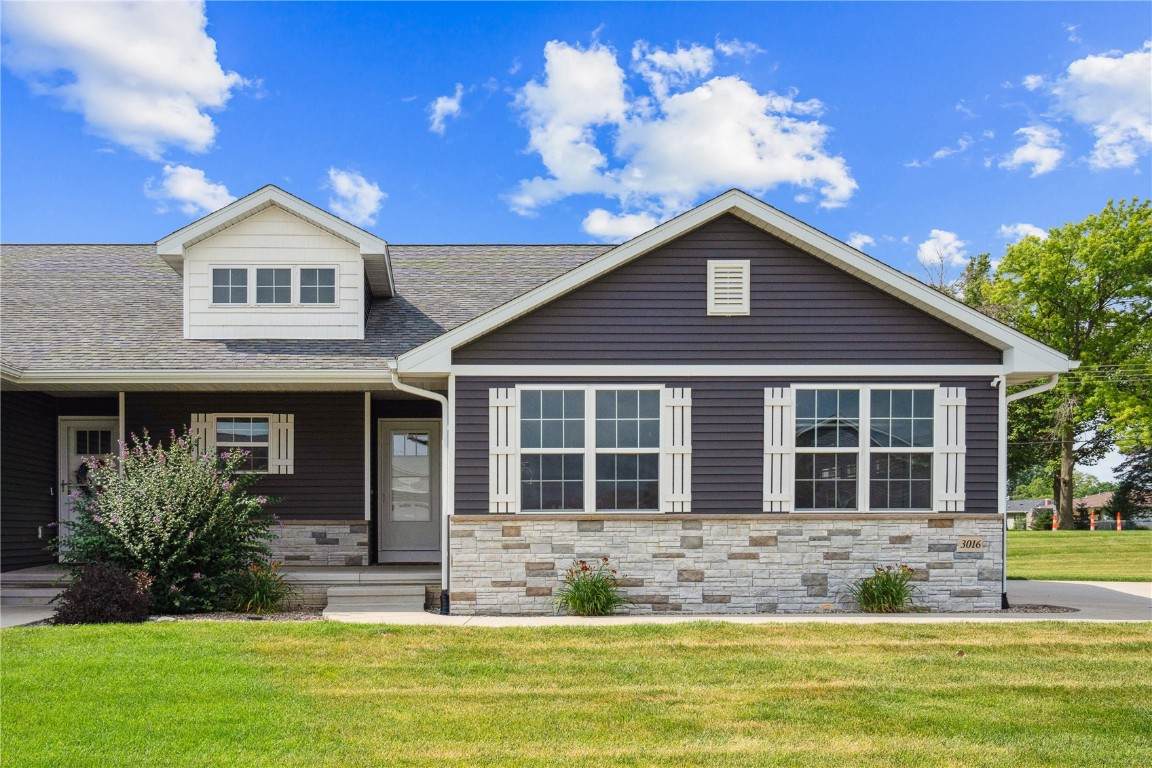 3016 Sherwood Drive - Photo 1