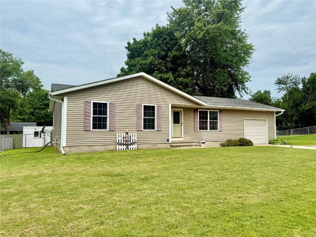 507 Maplewood Drive - Photo 1
