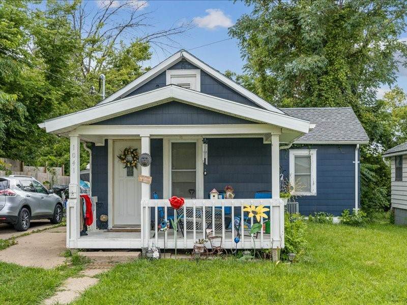1041 19th St Se - Photo 1