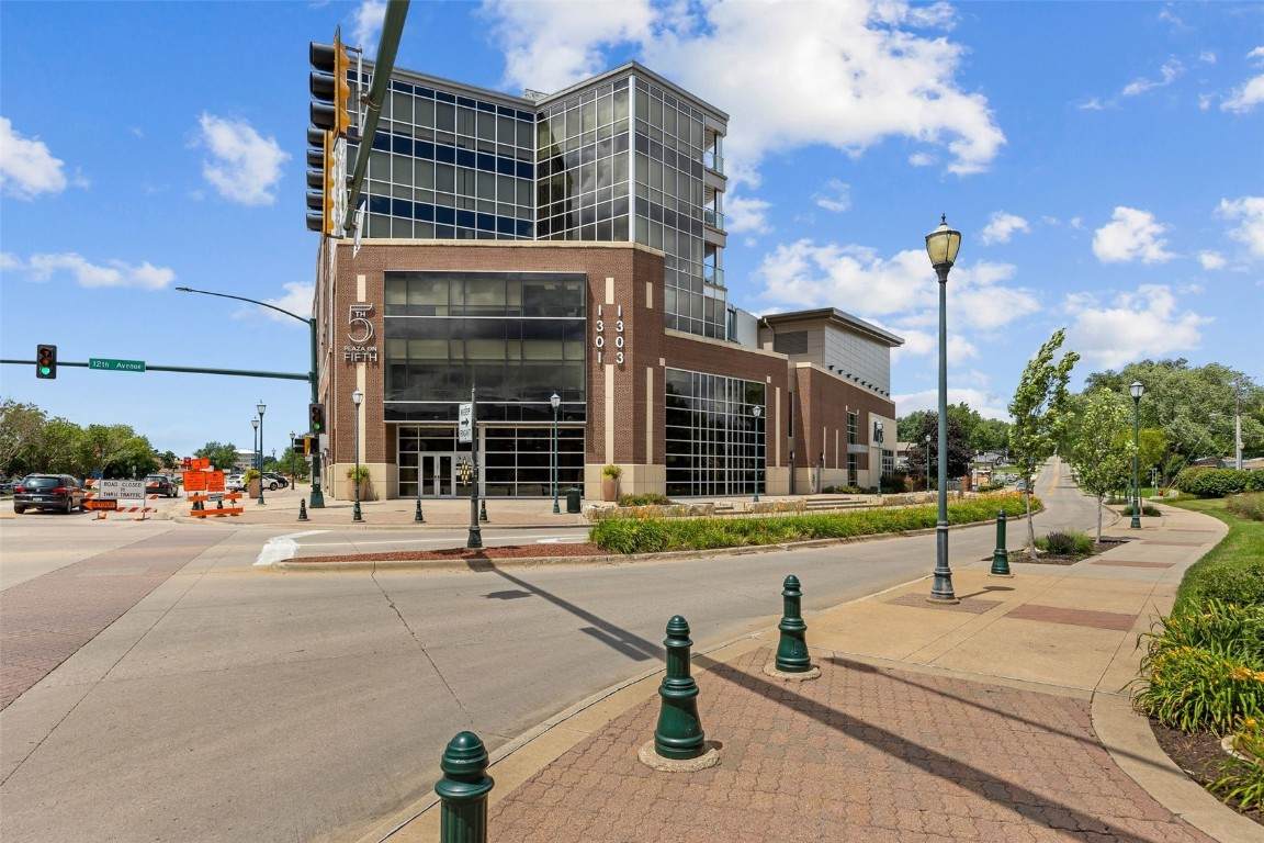 https://bt-photos.global.ssl.fastly.net/cedarrapids/orig_boomver_1_2506246-2.jpg