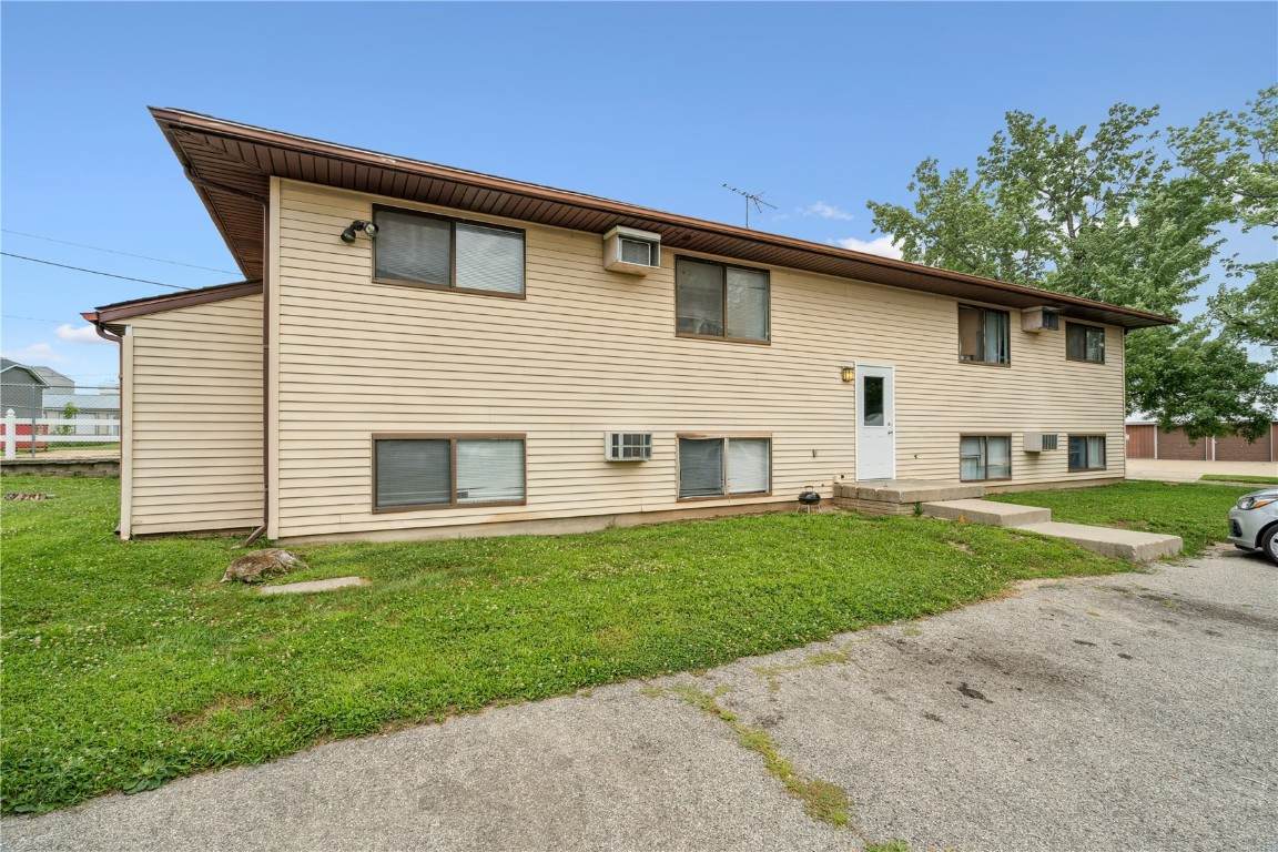 780 Ryan Ave - Photo 1