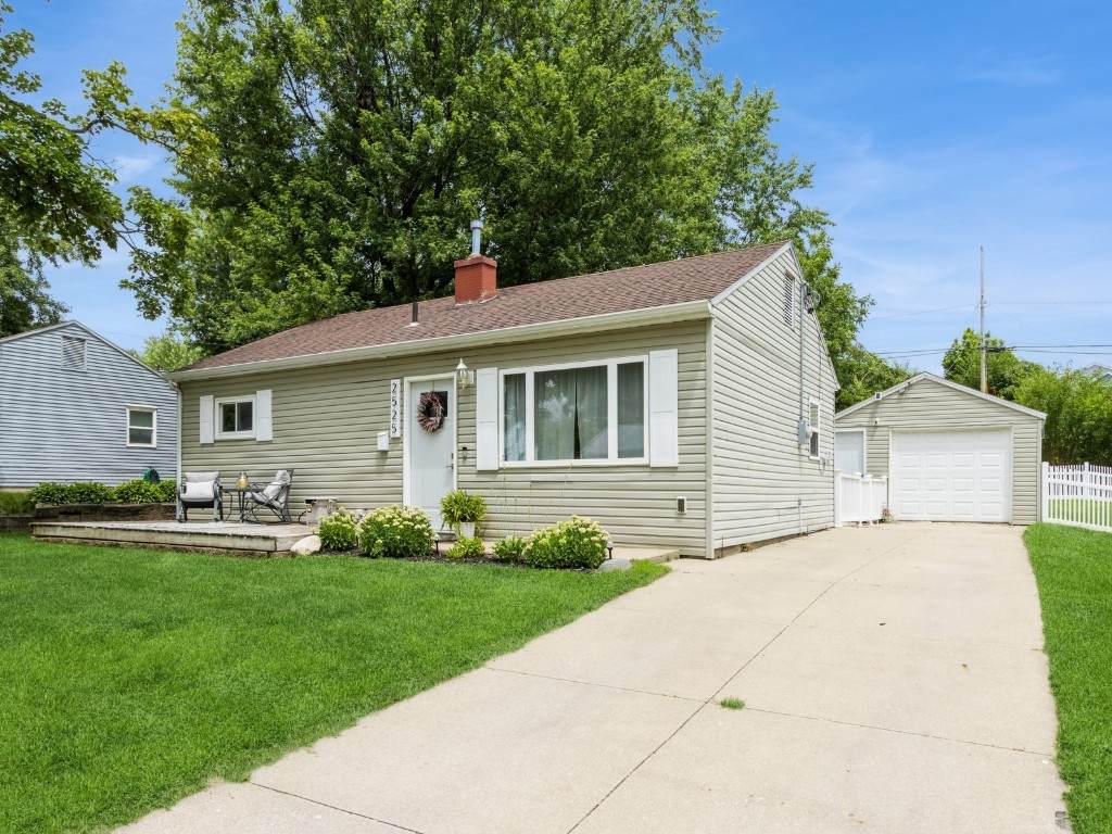 2525 Linwood Street - Photo 1