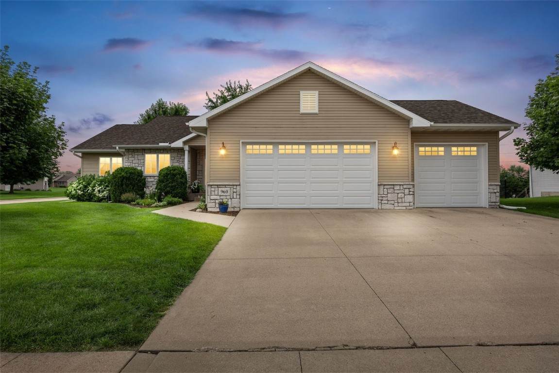 960 Fox Valley - Photo 1