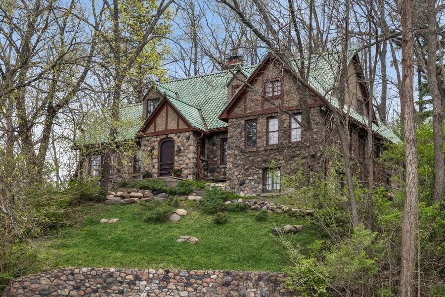 1818 Dubuque St - Photo 1