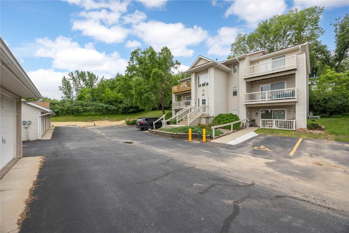 https://bt-photos.global.ssl.fastly.net/cedarrapids/orig_boomver_1_2506625-2.jpg