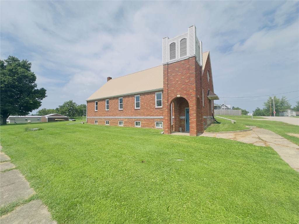 201 Maple Street - Photo 1