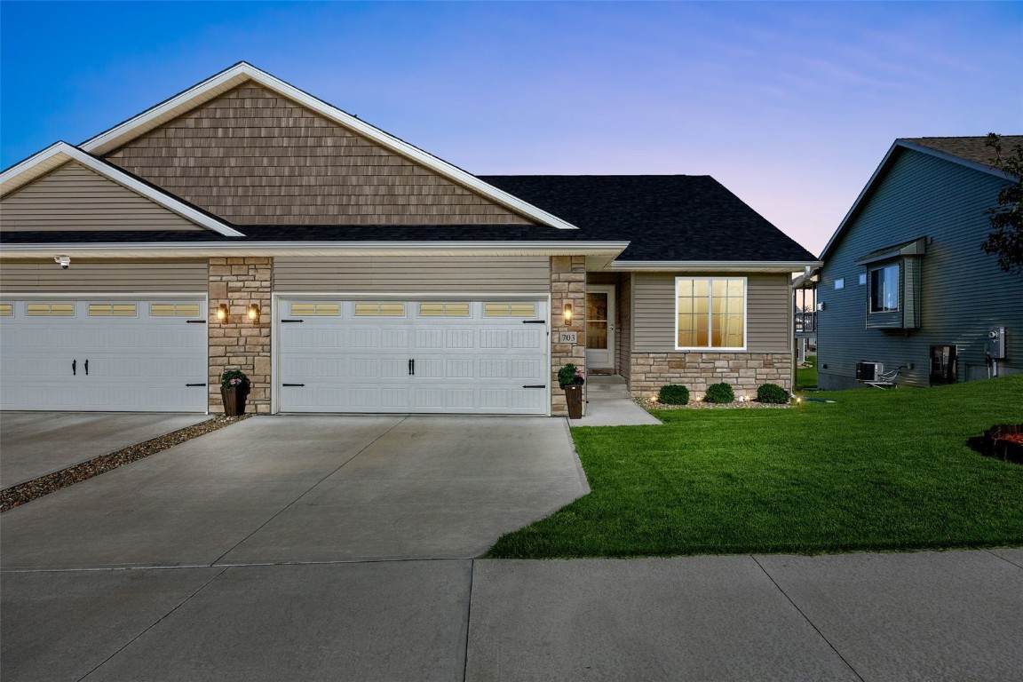 703 Creekside Drive - Photo 1