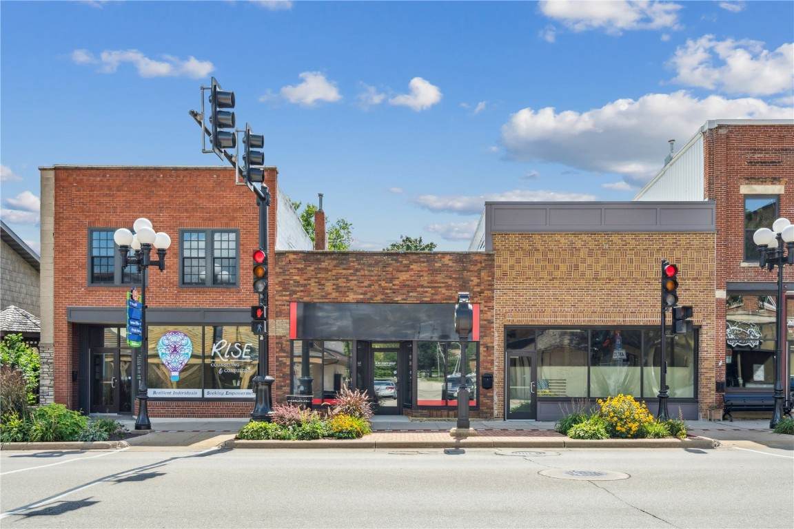 211 Main - Photo 1