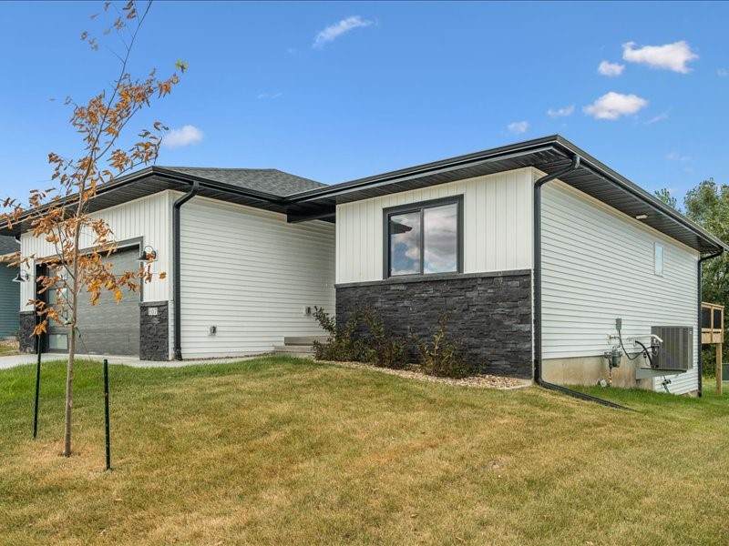 107 Huntington Drive - Photo 1