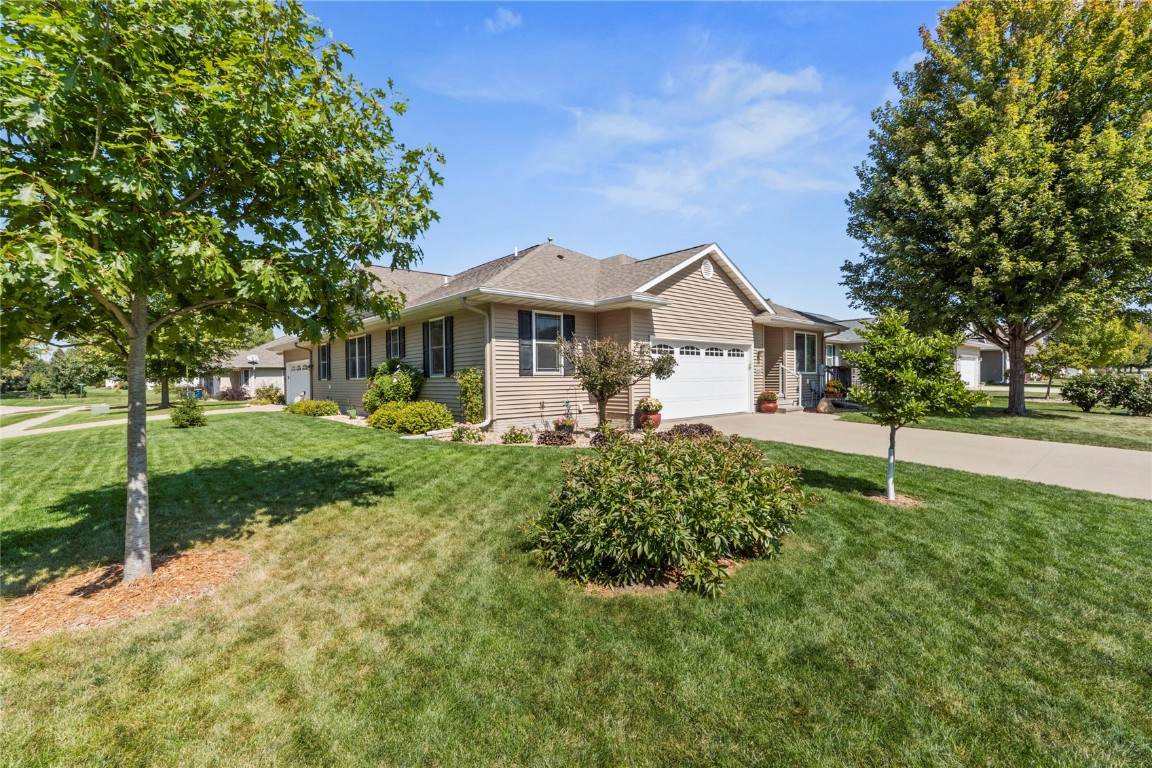 320 Shannon Dr - Photo 1