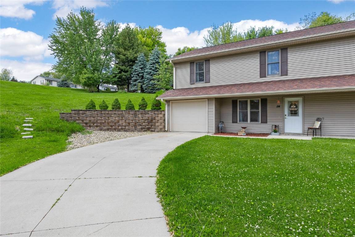 114 Therese Avenue - Photo 1