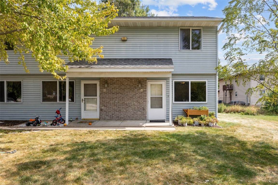 464 N Dubuque St - Photo 1